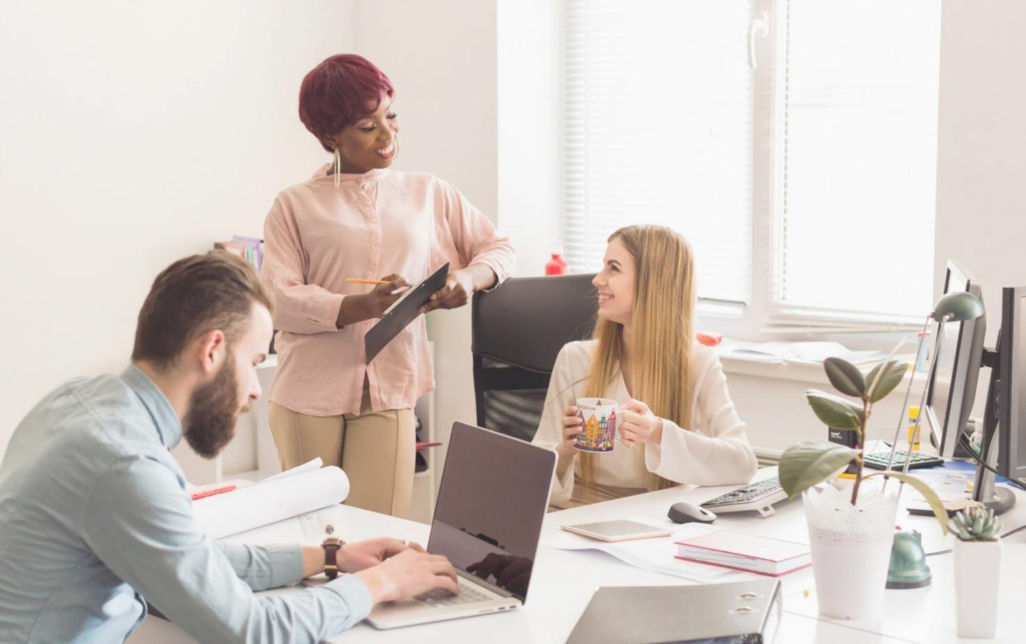 Professionelles Team bei der Finanzplanung und Prognoseentwicklung